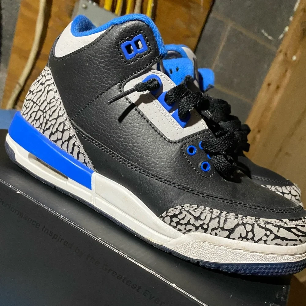Jordan 3s - Picture 1 of 3